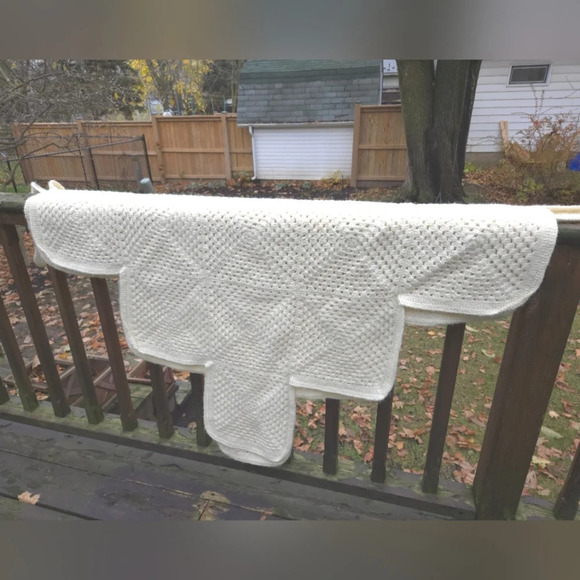 Hand Knit Snowflake Blanket - Picture 7 of 9